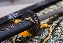 Load image into Gallery viewer, Hand Forged raw Looking Japanese Samurai Sword Full Tang 1060 Carbon Steel  Iron tsuba sharpened Flexible Real Katana Sword,Handgeschmiedetes roh aussehendes japanisches Samurai-Schwert 1060 Kohlenstoffstahl  geschärftes flexibles echtes Katana Schwert

